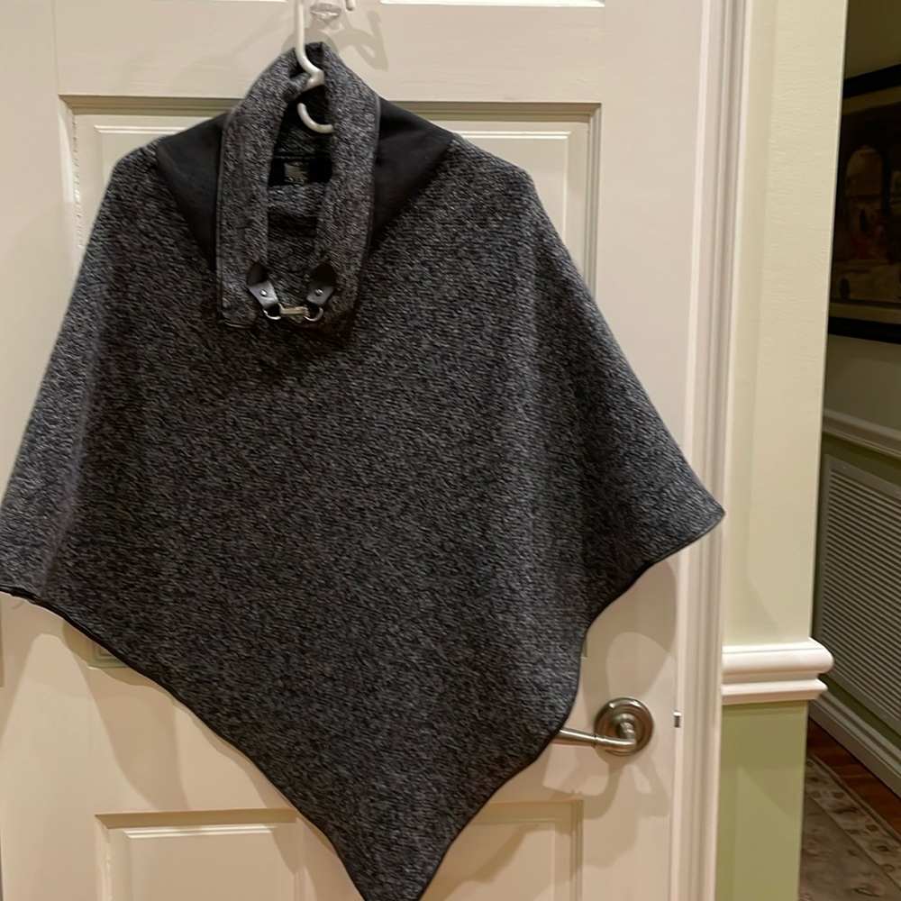 D&Y Black Tweed Poncho W/Faux Leather Trim One Size Fits Most.